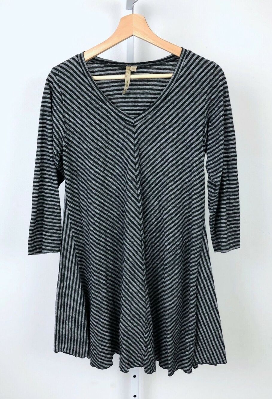 COMFY USA Size S Small Mindy Tunic Top Striped V-Neck 3/4 Sleeve Knit Gray Black